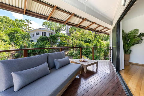Airlie Views - Accommodation Brisbane 3