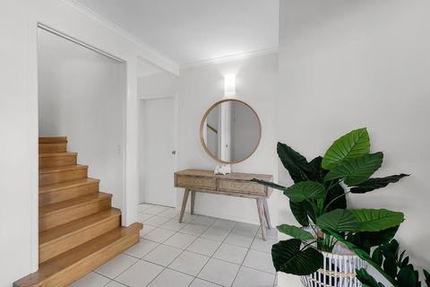 Airlie Views - Accommodation Brisbane 4