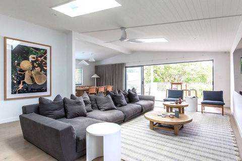 AL Sole - 4 Bedrooms - Pool - Location - Accommodation Brisbane 0