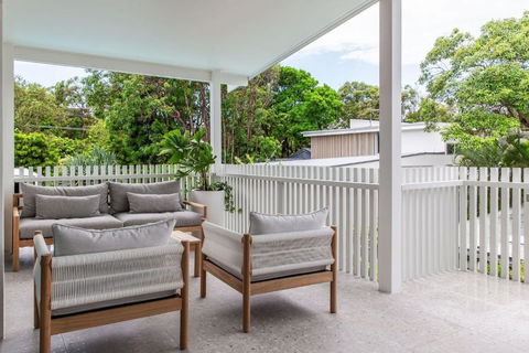 AL Sole - 4 Bedrooms - Pool - Location - Accommodation Brisbane 4