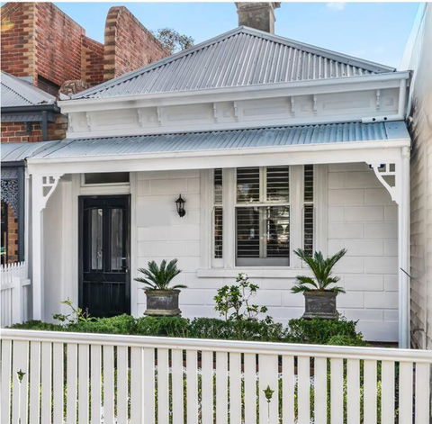 Albert Park Bespoke Brilliance 4Bed 2Bath - Accommodation Brisbane 0