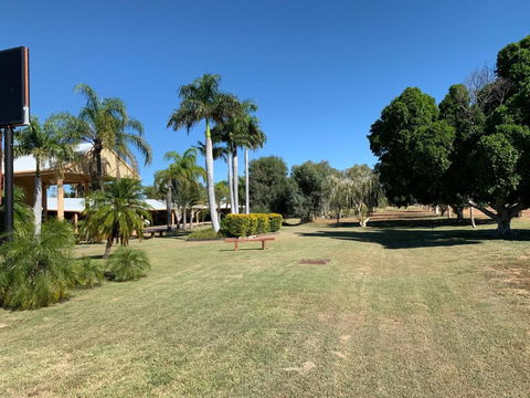 Albert Park Motor Inn-KING BEDS-POOL-SHADED PARKING - Accommodation Brisbane 4