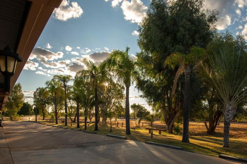 Albert Park Motor Inn-KING BEDS-POOL-SHADED PARKING - Accommodation Brisbane 2