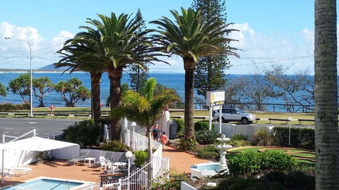 Alex Headland Beachfront - Accommodation Brisbane 2