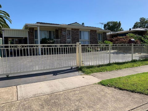 All In 3 Bedrooms,Fairfield West - Accommodation Brisbane 3