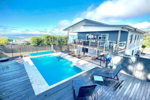 Allawah - 5 Bedroom Luxury Home With A Pool - Accommodation Brisbane 0