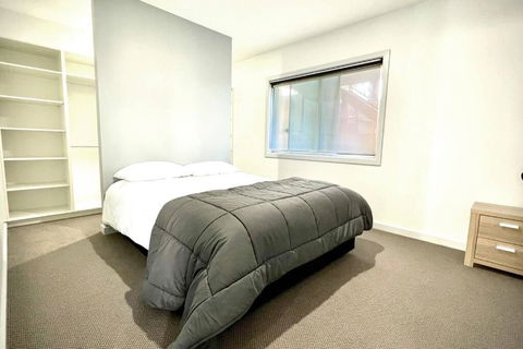 Allawah - 5 Bedroom Luxury Home With A Pool - Accommodation Brisbane 2