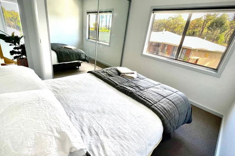 Allawah - 5 Bedroom Luxury Home With A Pool - Accommodation Brisbane 3