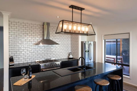 Alpine Knights Stylish Luxury - Accommodation Brisbane 0