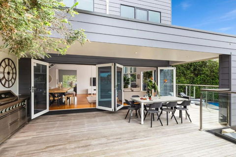 Amalfi Dream - Pool, Spa, Walk To Beach And Shops - Accommodation Brisbane 2