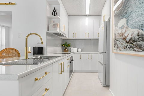 Amalfi On Alex: Seaside 2 Bedroom Retreat - Accommodation Brisbane 3