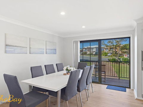 Amaroo Cres No 20 Fingal Bay Holiday Home - Accommodation Brisbane 1