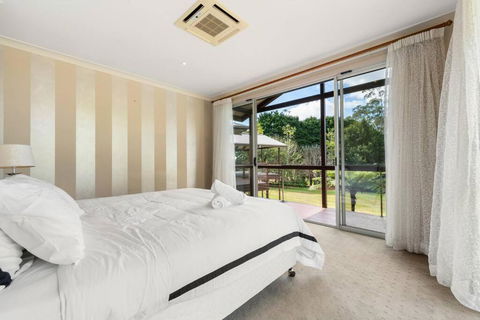 Amazing Acreage Style Living - Accommodation Brisbane 0