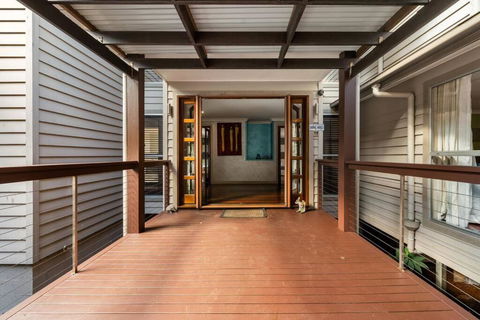 Amazing Acreage Style Living - Accommodation Brisbane 2