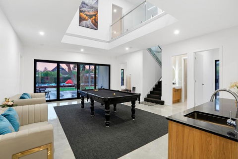 Amazing Backyard - MAX Entertain Beachside Retreat - Accommodation Brisbane 2