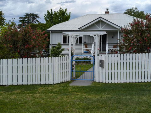 Amiens Cottage. Queenslander, Charming, Central. - Accommodation Brisbane 3