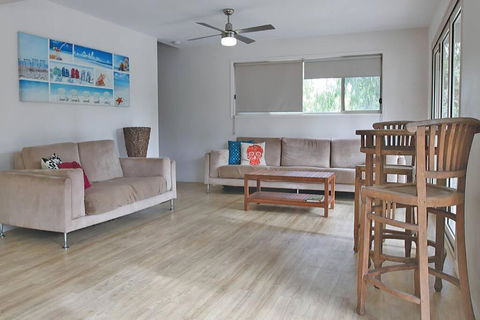 AMITY BEACHHOUSE - Accommodation Brisbane 3