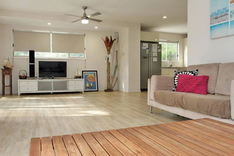 AMITY BEACHHOUSE - Accommodation Brisbane 4