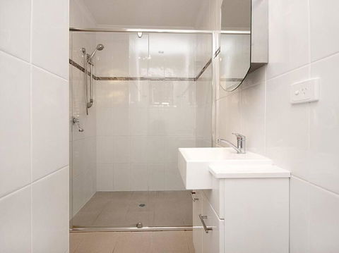 AMITY SHAWS - Accommodation Brisbane 3