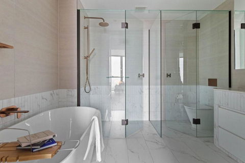 An Astonishing 3BR Apt At Sapphire By The Gardens - Accommodation Brisbane 2