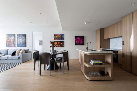An Astonishing 3BR Apt At Sapphire By The Gardens - Accommodation Brisbane 3
