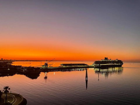 Amzing Ocean View Spacious Three Bedrooms Apartment Port Melbourne - Accommodation Brisbane 2