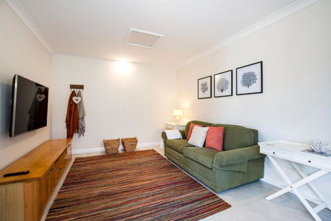 Alkira - Pet Friendly - 4 Mins Walk To Beach - Accommodation Brisbane 4