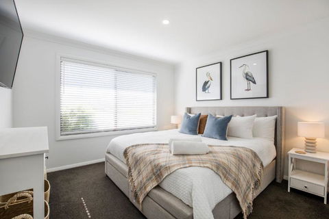 Alkira - Pet Friendly - 4 Mins Walk To Beach - Accommodation Brisbane 3