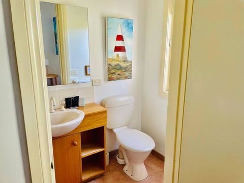 Artist Apartment Between Beach And Main - Accommodation Brisbane 4