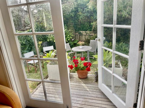 Artist Apartment Between Beach And Main - Accommodation Brisbane 1