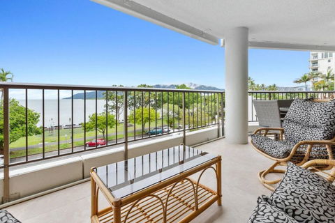 Aquarius Esplanade Retreat - Accommodation Brisbane 1