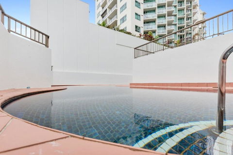 Aquarius Esplanade Retreat - Accommodation Brisbane 2