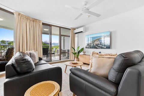Aquarius Esplanade Retreat - Accommodation Brisbane 4