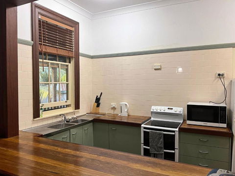 Arakoon House 4 - Bring Your Own Linen - Accommodation Brisbane 1