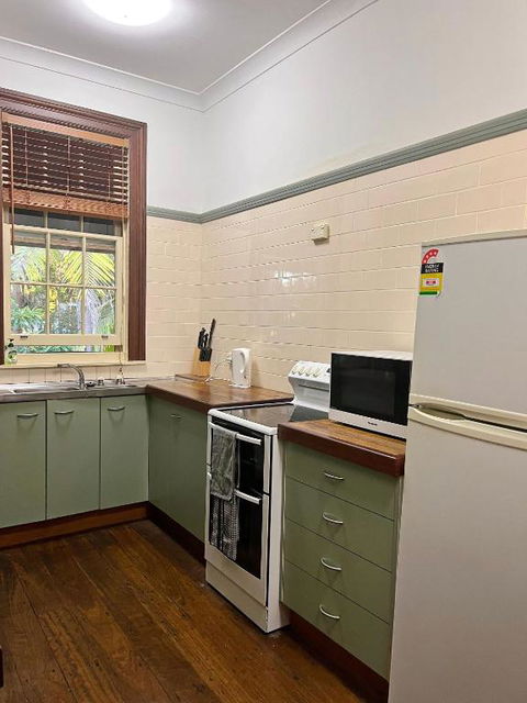 Arakoon House 4 - Bring Your Own Linen - Accommodation Brisbane 2