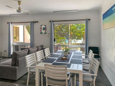 Arcadia Beach Unit 3 - Accommodation Brisbane 0