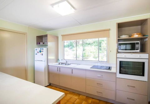 ARCADIA -Straddie Original 3 Bedroom House With Ocean Views - Accommodation Brisbane 3