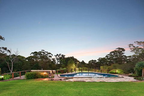 Arcadia Stunning Manor Tennis & Pool & Hottub - Accommodation Brisbane 0
