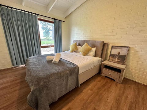 Arcadia Stunning Manor Tennis & Pool & Hottub - Accommodation Brisbane 4
