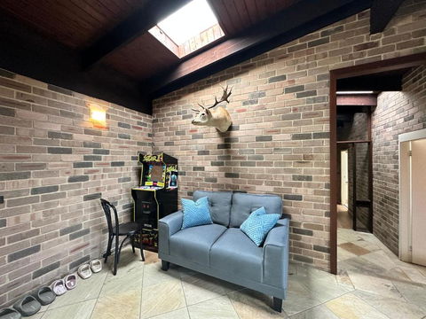 Arcadia Stunning Manor Tennis & Pool & Hottub - Accommodation Brisbane 3