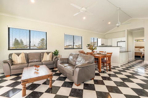Arcoola 1 - Overlooking Main Beach - Accommodation Brisbane 4