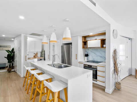Artique - Hosted By Coastal Letting - Accommodation Brisbane 1