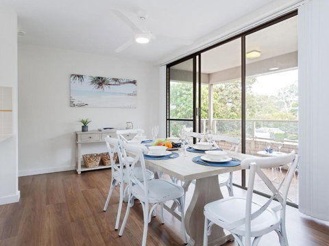 Bangalee 3 Fantastic Waterfront Unit With Pool WI FI And Chromecast - Accommodation Brisbane 0