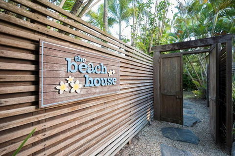 BALA Beach House On ABSOLUTE Beachfront - Accommodation Brisbane 2
