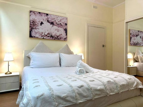 Balwyn Bliss: Your Serene Sanctuary Near Box Hill - Accommodation Brisbane 1