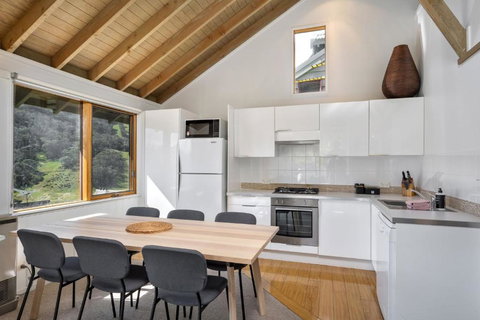 Banjo 1 Bedroom With Loft Bunk Room And Amazing Views - Accommodation Brisbane 2