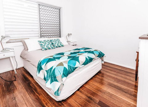 BAY PROPERTIES . Pacific Lodge - Accommodation Brisbane 1