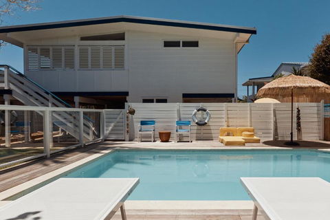 BAY PROPERTIES . The Sailors Bungalow - Accommodation Brisbane 2