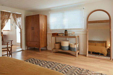 BAY PROPERTIES . The Sailors Bungalow - Accommodation Brisbane 4