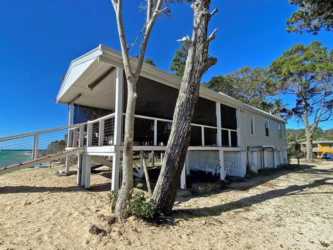 BEACH BACH - Accommodation Brisbane 0